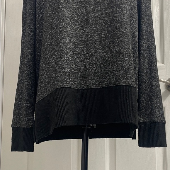 Harve Benard Charcoal and Black Cowl Neck Top Side Slits Sz M - Picture 3 of 11